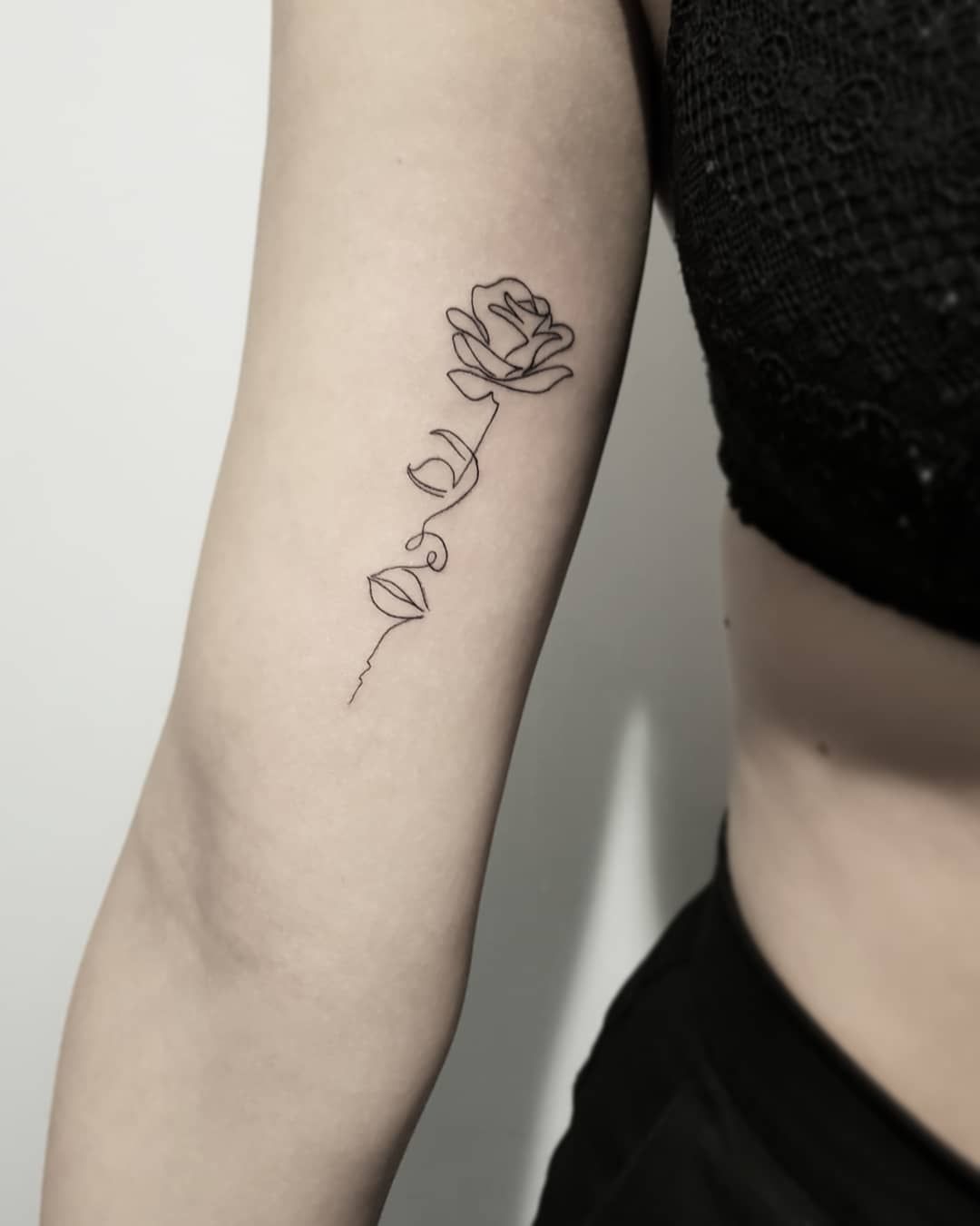 One Line Tattoos 34 Continuous Line Tattoos That Are as Beautiful as They Are Simple Continuous line tattoo Tattoos Line tattoos