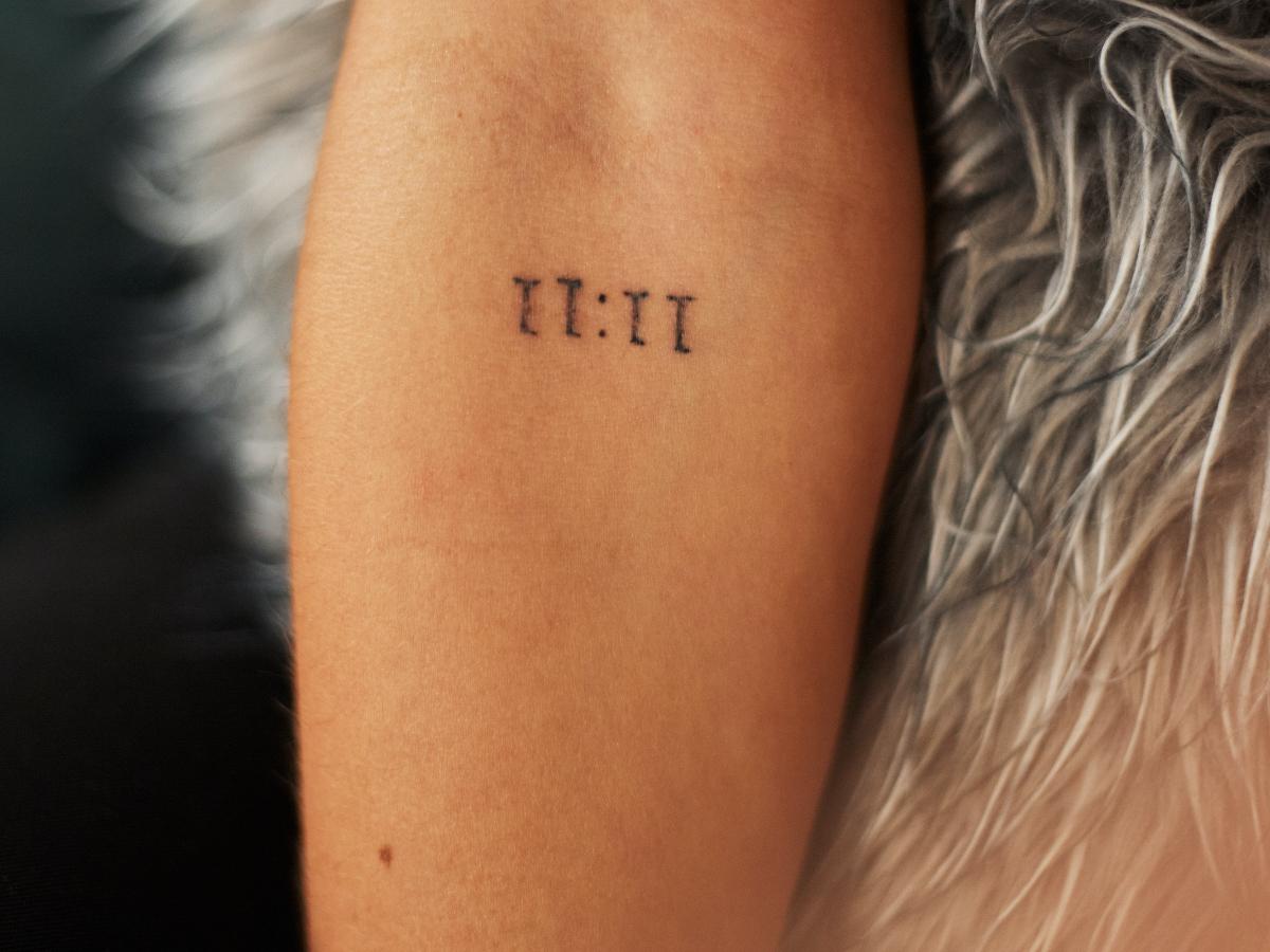 73 Cute and Inspirational Small Tattoos With Meanings Fashion Feed Tatuajes bonitos Tatuajes con significado Pequeños diseños de tatuajes